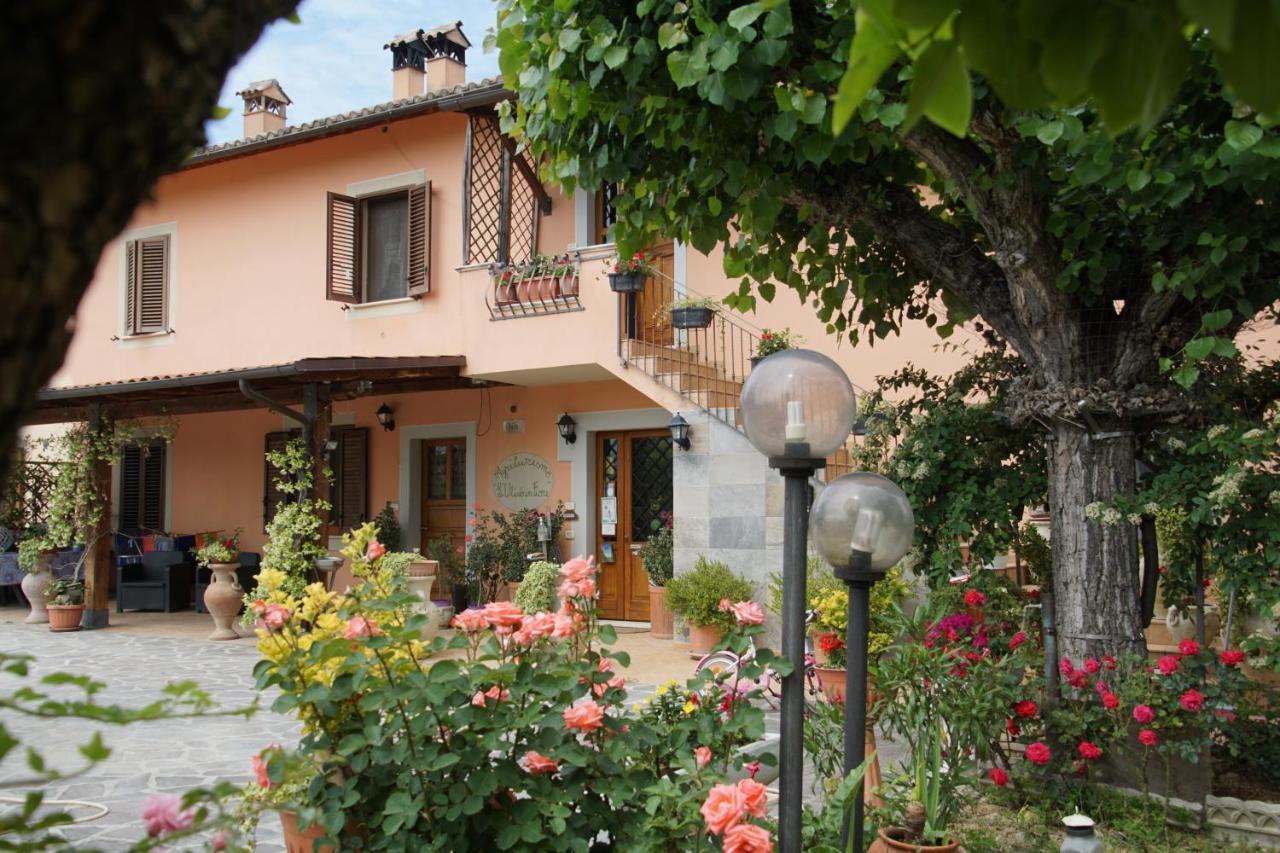 Agriturismo L'Ulivo In Fiore スポレート エクステリア 写真